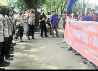 Massa Tolak Kenaikan Harga BBM